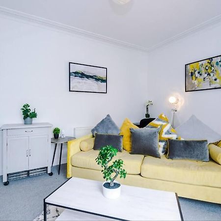 Long Term Offers Message For Prices Sleeps 6 Adults, Contractors, Relocators, Travellers Villa Halifax Eksteriør billede