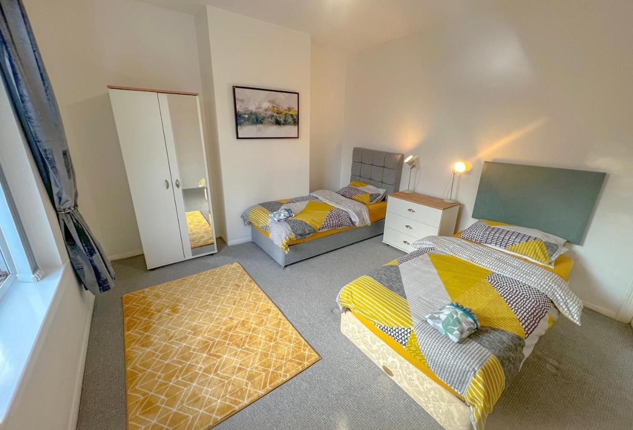 Long Term Offers Message For Prices Sleeps 6 Adults, Contractors, Relocators, Travellers Villa Halifax Eksteriør billede
